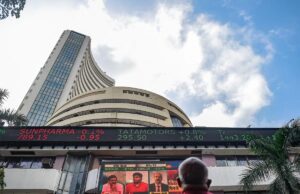 भारत-US डील के संकेत से शेयर बाजार में धमाका! सेंसेक्स-निफ्टी ने मारी छलांग भारत-US डील के संकेत से शेयर बाजार में धमाका